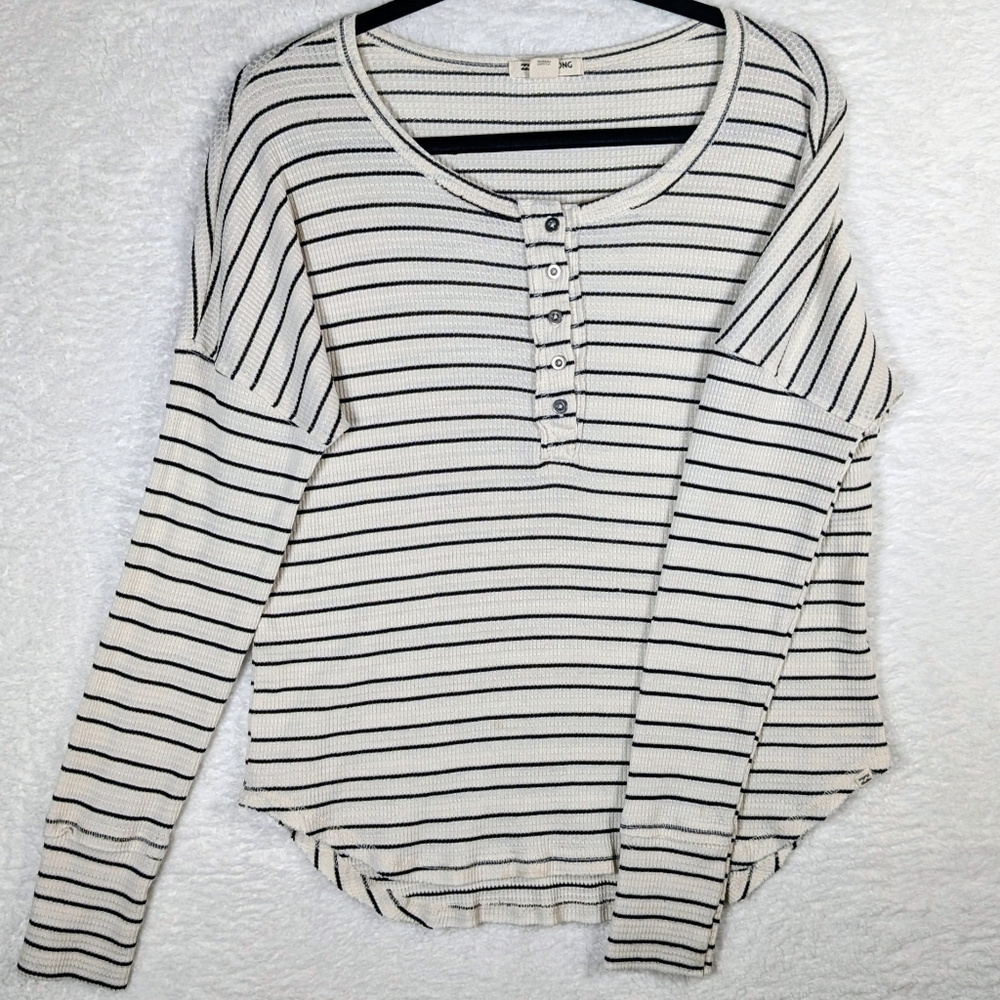 602-Nwot Billabong Black and White Striped Henley Blouse‎